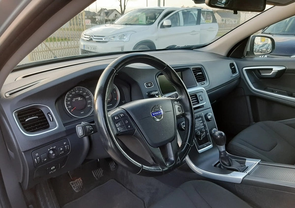 Volvo V60 cena 26900 przebieg: 217730, rok produkcji 2011 z Opatów małe 277